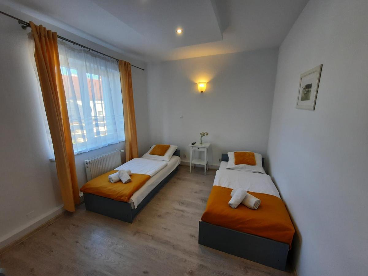 Lew Hostel Inowrocław Eksteriør bilde
