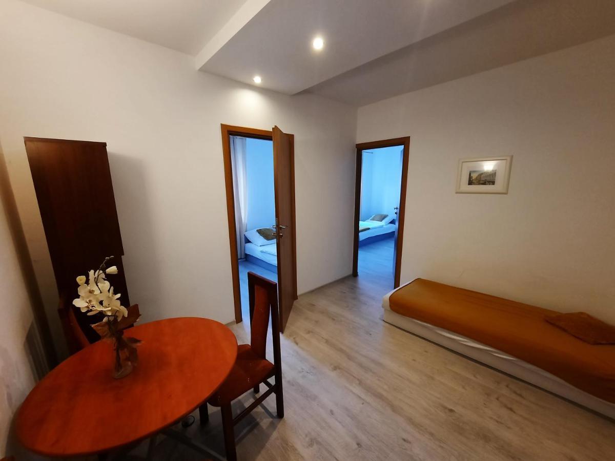 Lew Hostel Inowrocław Eksteriør bilde