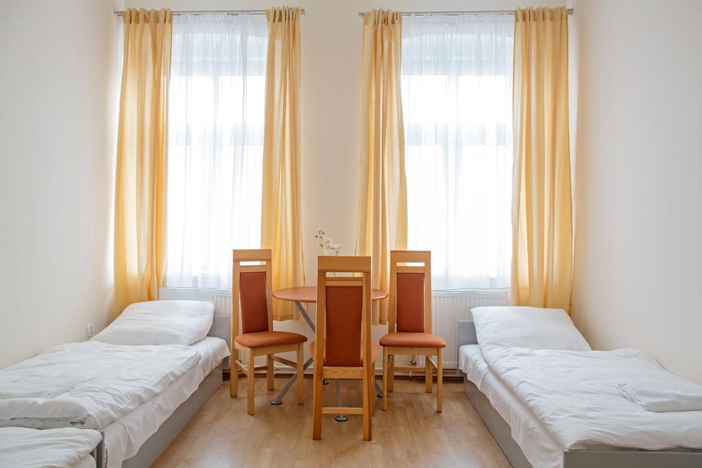Lew Hostel Inowrocław Rom bilde